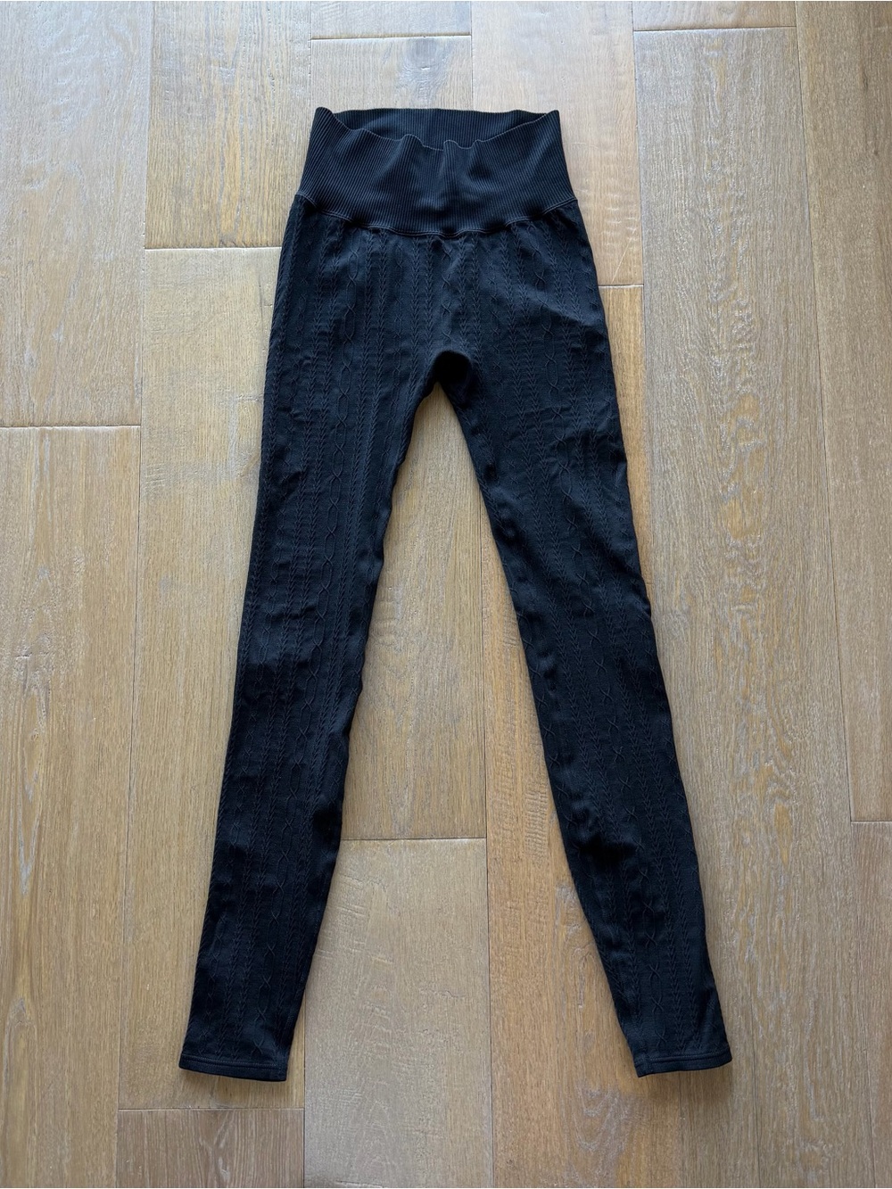 Alo Yoga, Seamless Cable Knit High-Waist Legging, Black — Size small